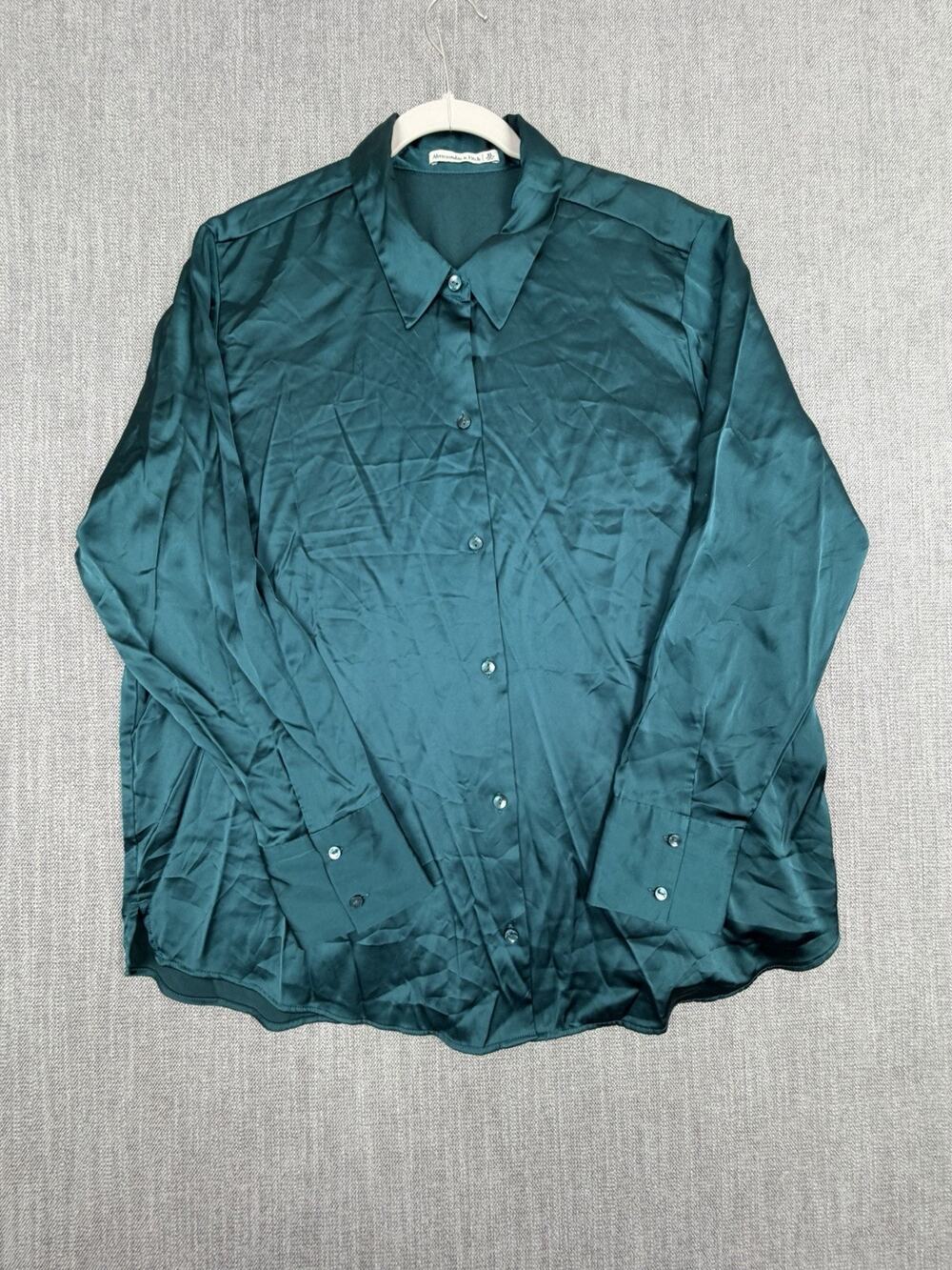 Abercrombie & Fitch Women’s XL Teal Satin Button Down Long Sleeve Blouse